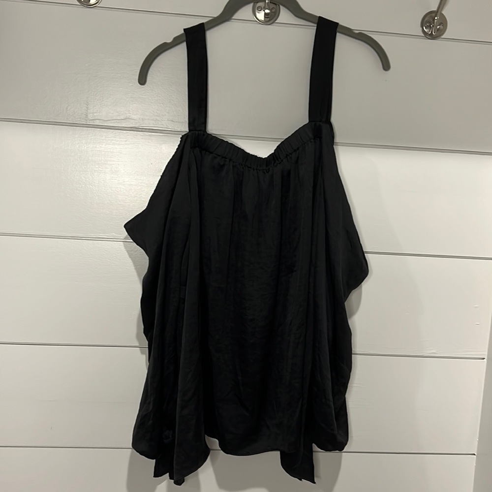 Like new Vince Camuto size large top. Off the shoulder silk like material.